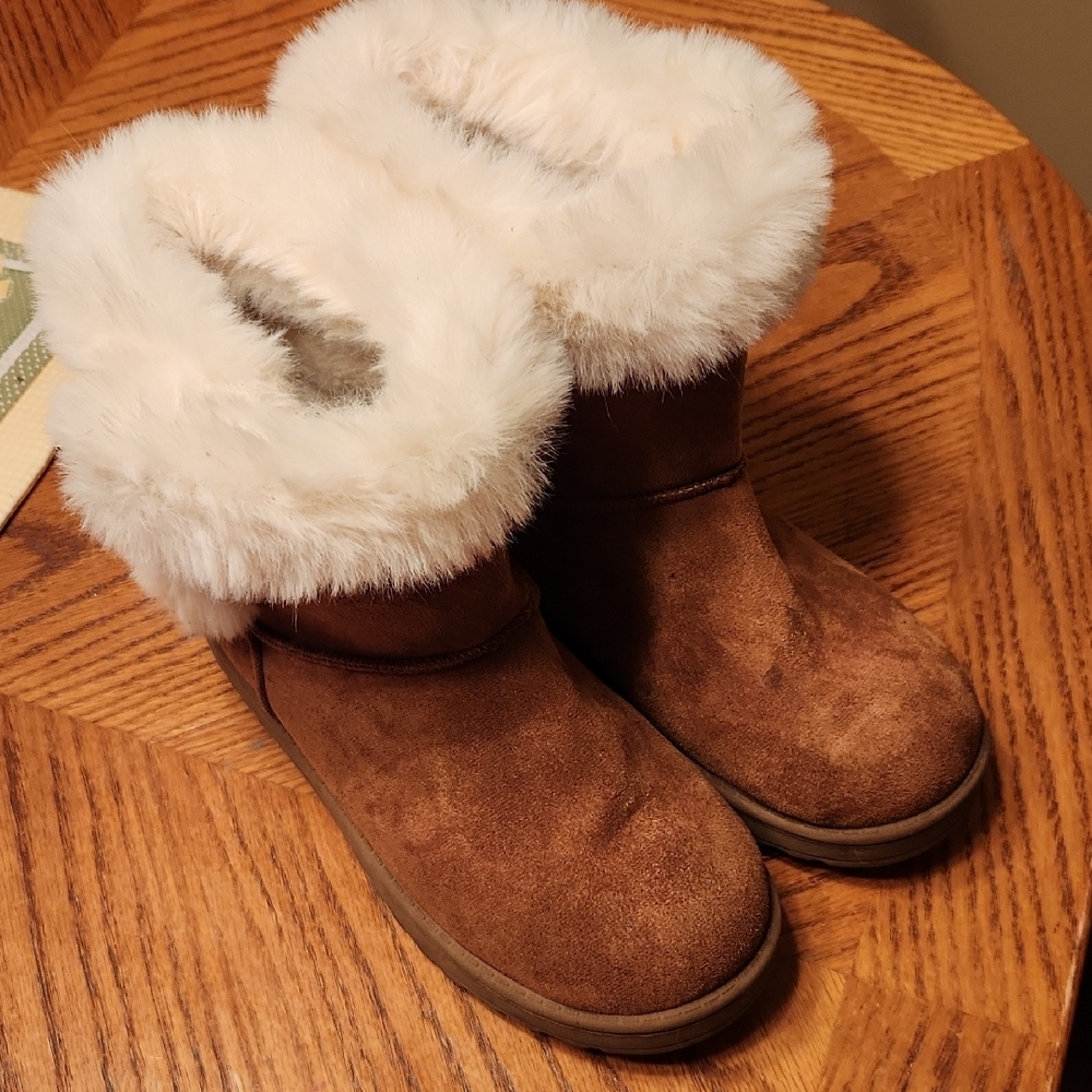 Girls Brown Fur-Lined Boots